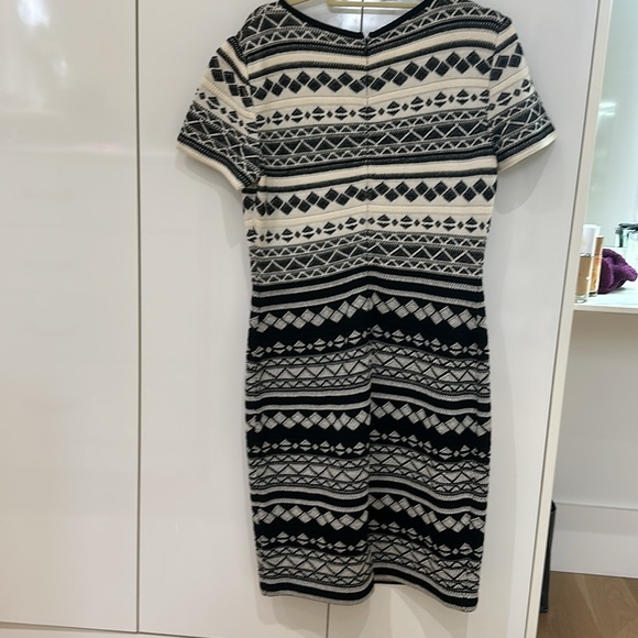 ST JOHN Sheath Knit Dress Size 10 Black/cream Midi Knee Length Short Sleeve NWT - Picture 3 of 8